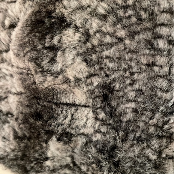 Very Nice Karen Kane Cardigan With Faux Fur Collar - Picture 2 of 7